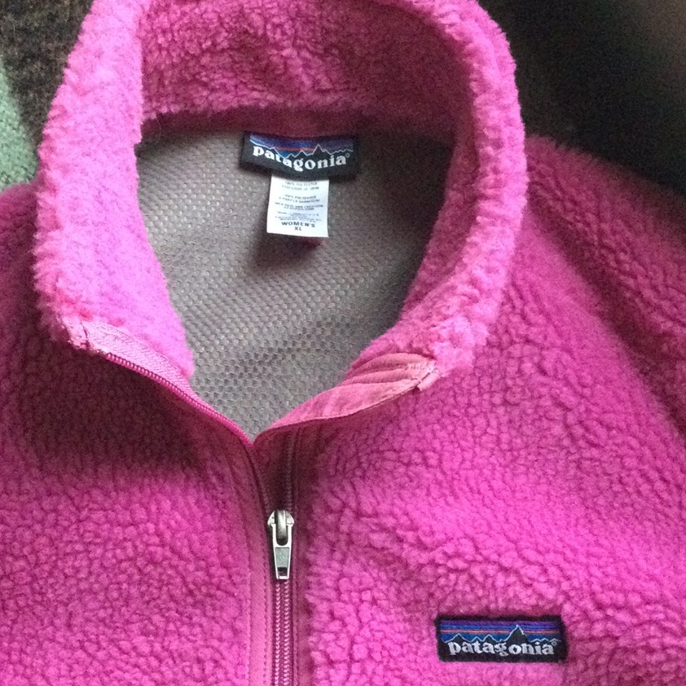 Patagonia Women’s Pink Sherpa Fleece Vest - Picture 2 of 5